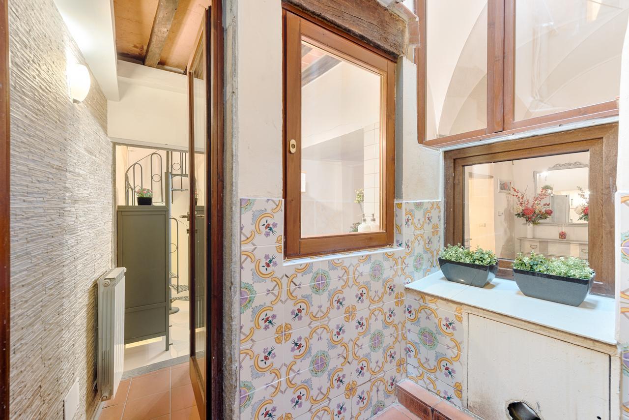 Santo Spirito Frescos By Mmega Apartment Florence